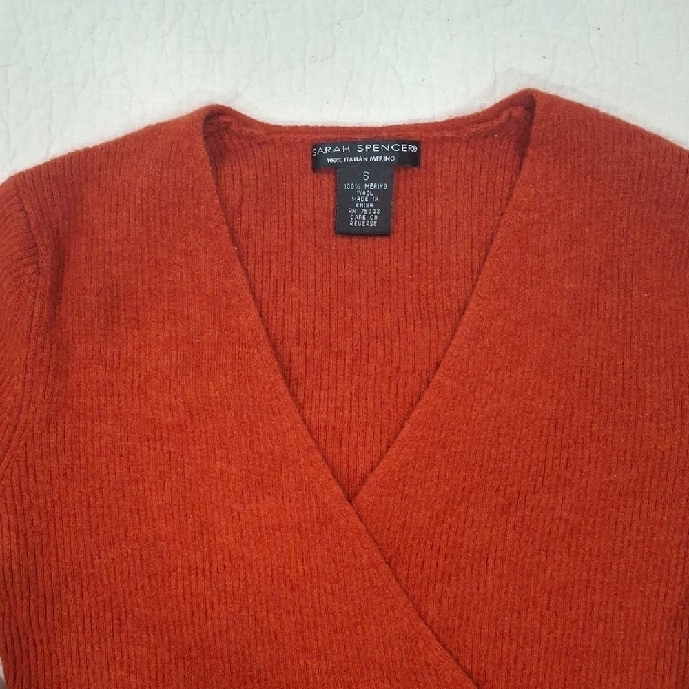 Sarah Spencer Women's V-Neck Sweater in Rust Size S 100% Merino Wool - Picture 3 of 8